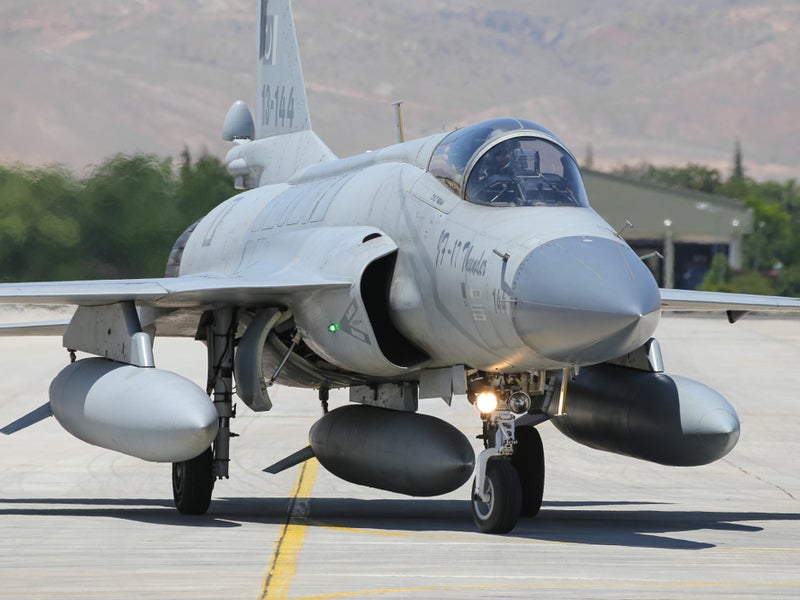 [Imagen: Image-2-JF-17-Thunder.jpg]